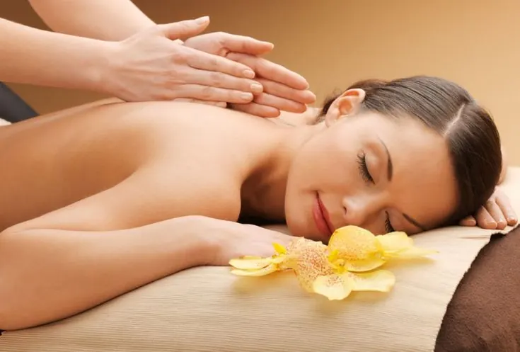 Certificate in Swedish Body Massage training session at the Kira Exotica beauty academy in Indore